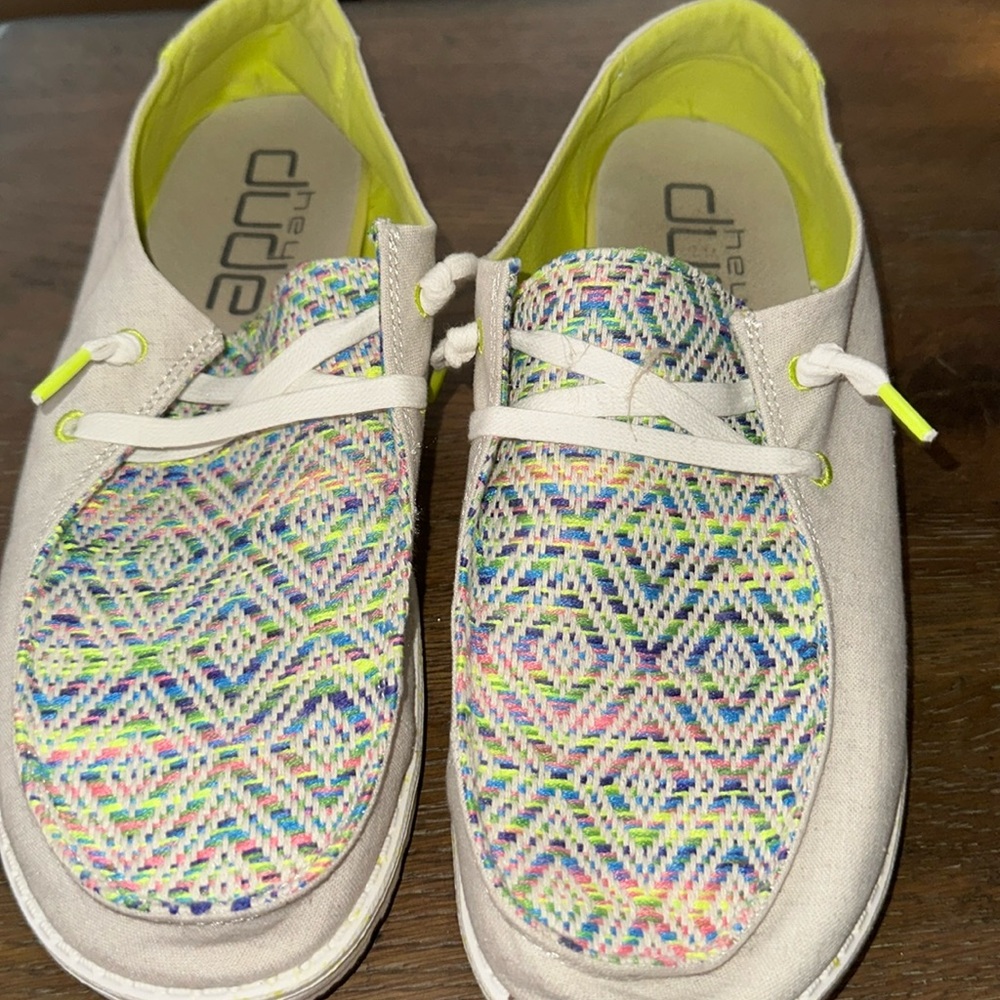 Hey Dudes like new woman's shoe sz 11